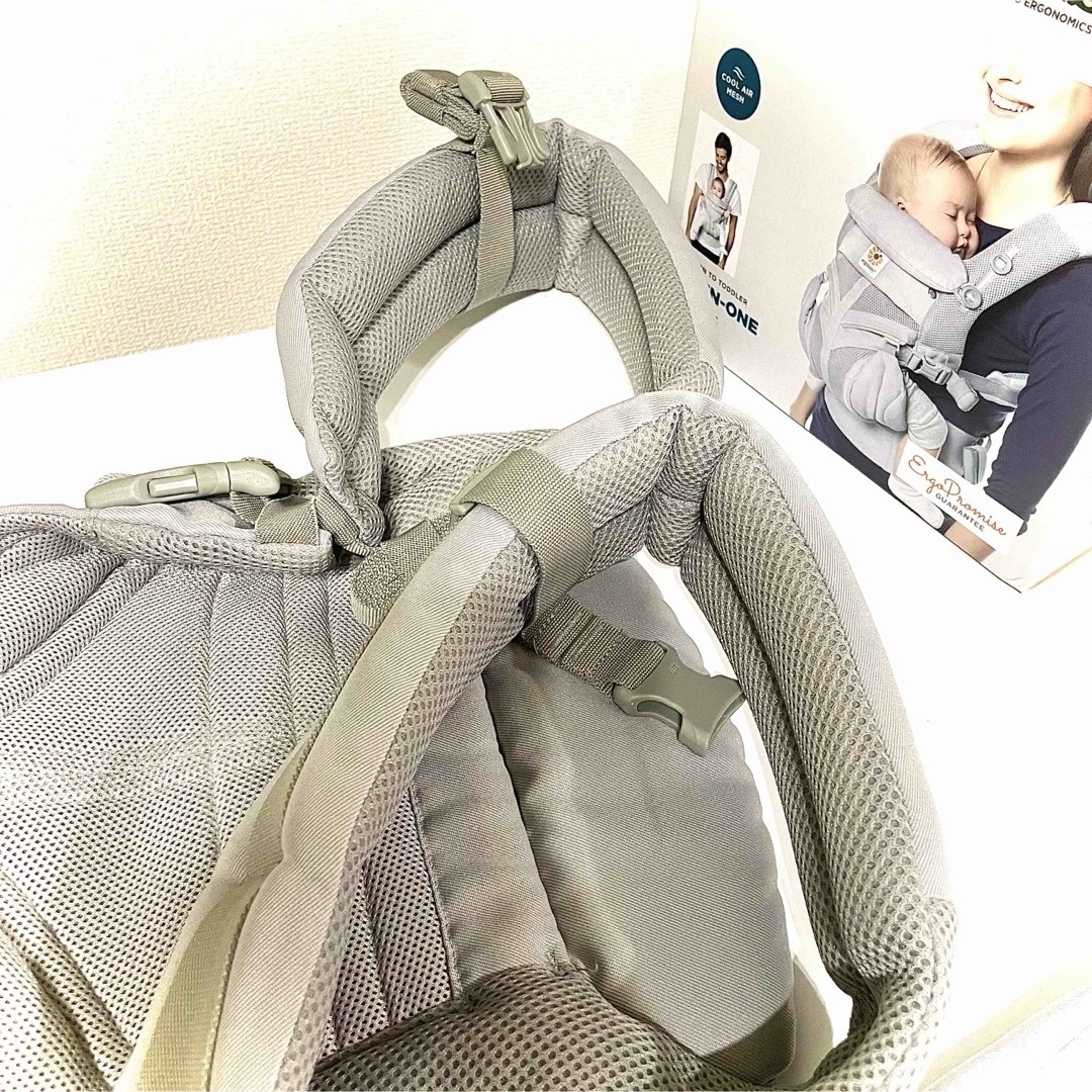 Ergobaby(エルゴベビー)の《超美品》箱あり＆腰ベルト付★エルゴベビー オムニ360 クールエア グレー キッズ/ベビー/マタニティの外出/移動用品(抱っこひも/おんぶひも)の商品写真