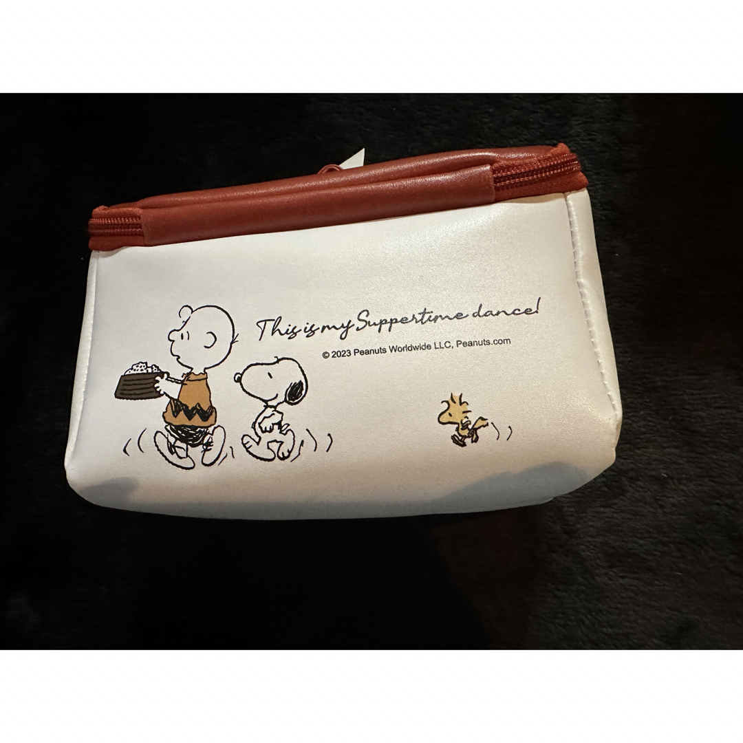 SNOOPY(スヌーピー)のスヌーピー 家型バニティポーチ　ホワイト エンタメ/ホビーのおもちゃ/ぬいぐるみ(キャラクターグッズ)の商品写真