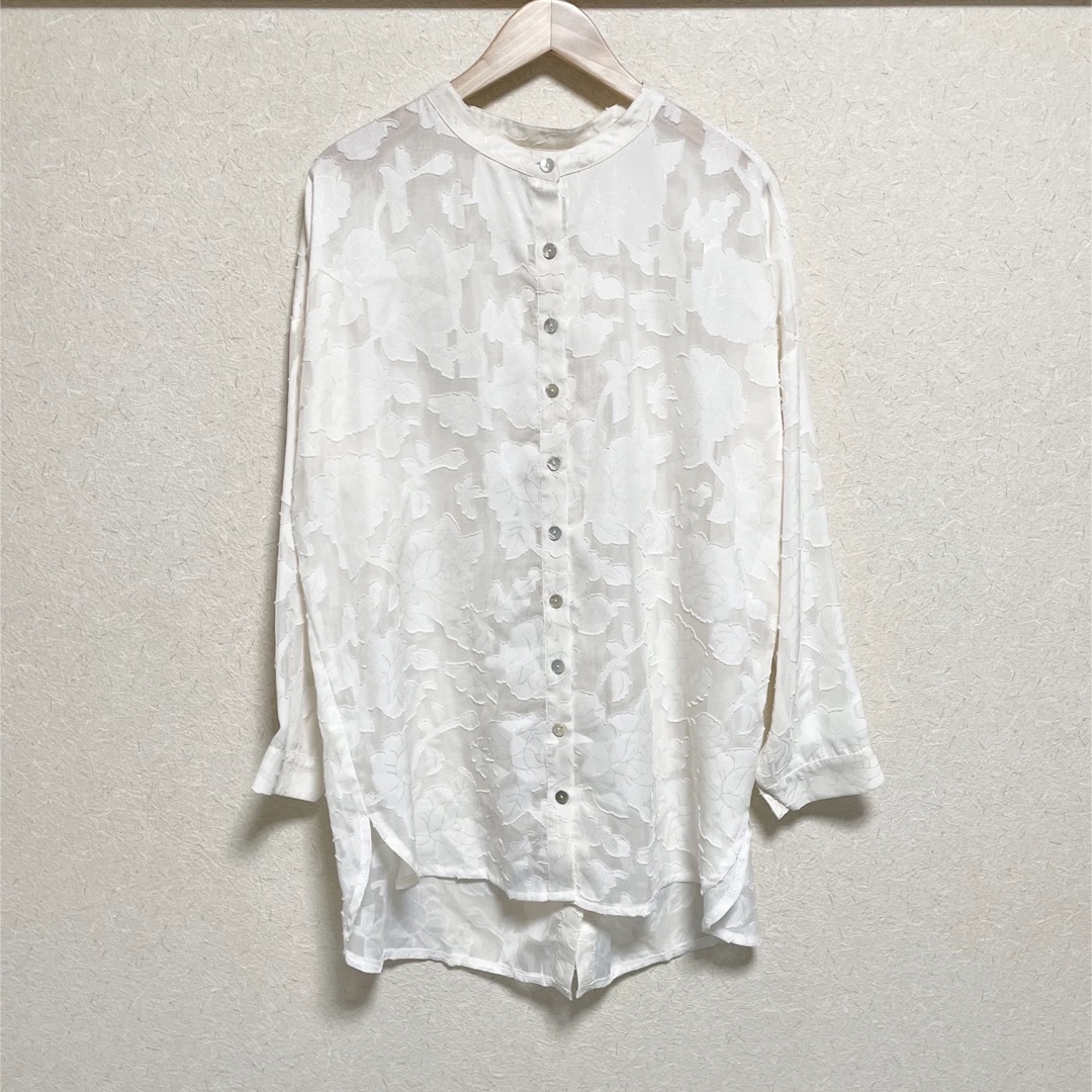 antiqua(アンティカ)のantiqua patterntorso 花柄 シアー シャツ バンドカラー レディースのトップス(シャツ/ブラウス(長袖/七分))の商品写真