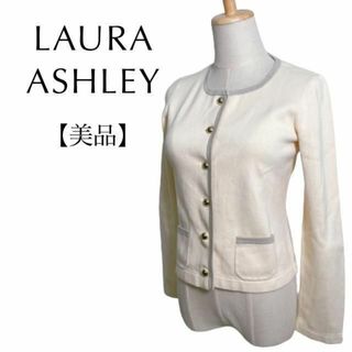 ローラアシュレイ(LAURA ASHLEY)のローラアシュレイ 美品 バイカラーショート丈ニットカーディガン 白系 金色ボタン(カーディガン)