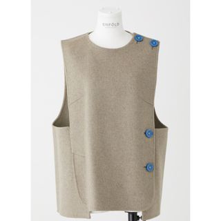 enfold back hole vest