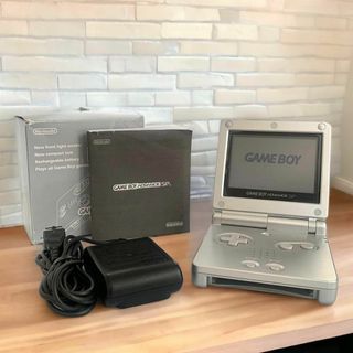 ゲームボーイアドバンス(ゲームボーイアドバンス)の【美品】ゲームボーイアドバンスSP  プラチナシルバー GBA SP(携帯用ゲーム機本体)