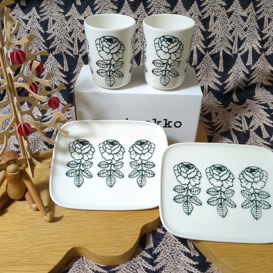 marimekko(マリメッコ)のmarimekko ヴィヒキルーストールマグ・プレート セット インテリア/住まい/日用品のキッチン/食器(食器)の商品写真