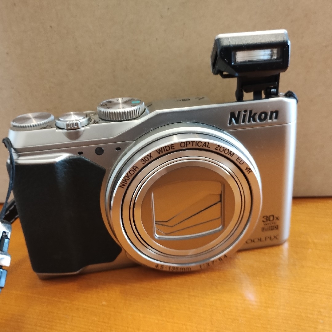 Nikon(ニコン)のNikon COOLPIX S9900　中古 スマホ/家電/カメラのカメラ(コンパクトデジタルカメラ)の商品写真