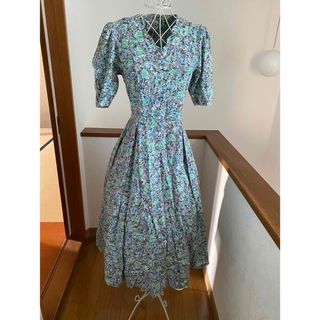 【美品】Laura Ashley　ローラアシュレイ　花柄ロングワンピース