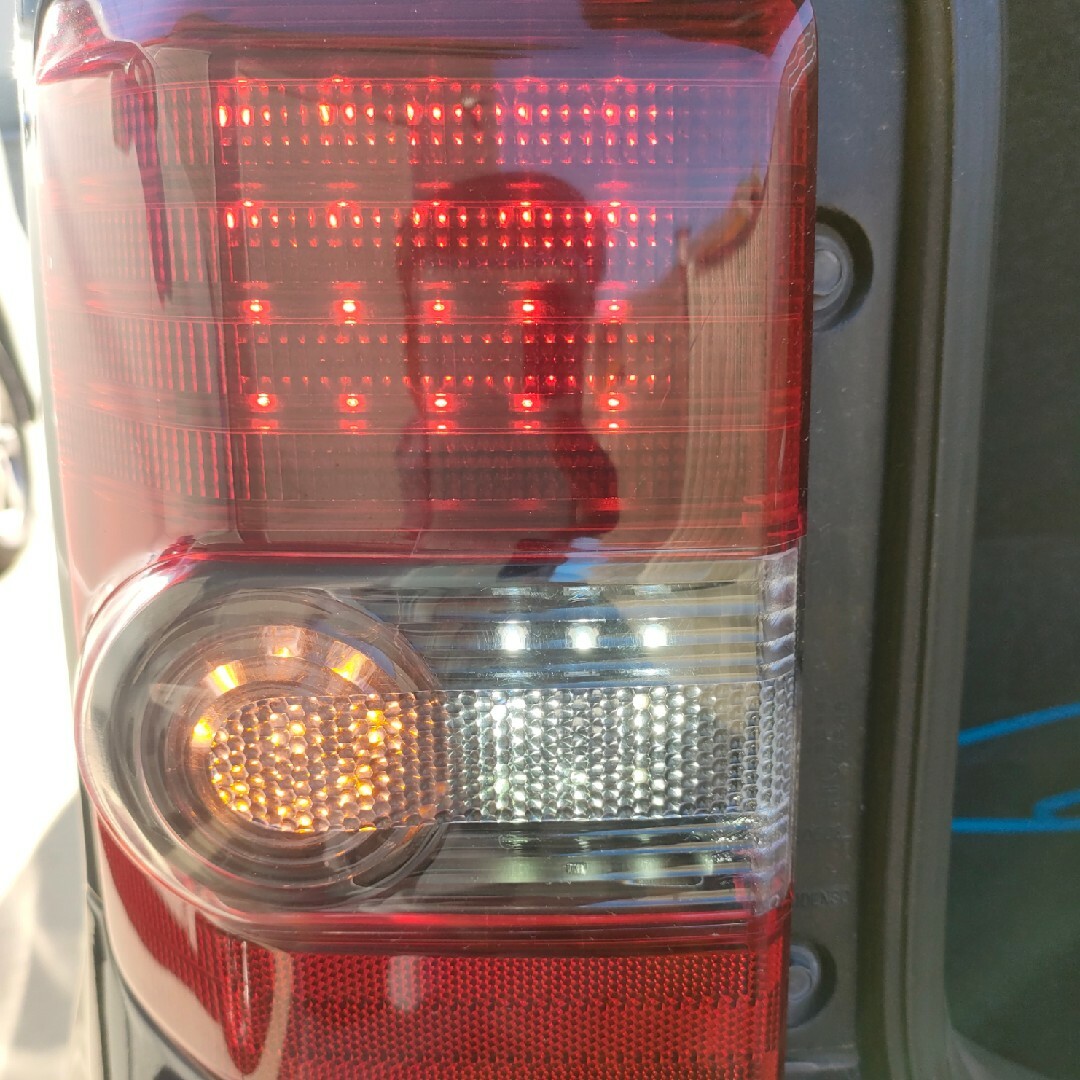 ダイハツ(ダイハツ)のムーヴ　コンテ　カスタム　MOVE　テール　フル　LED カプラーオン　抵抗付 自動車/バイクの自動車(車種別パーツ)の商品写真