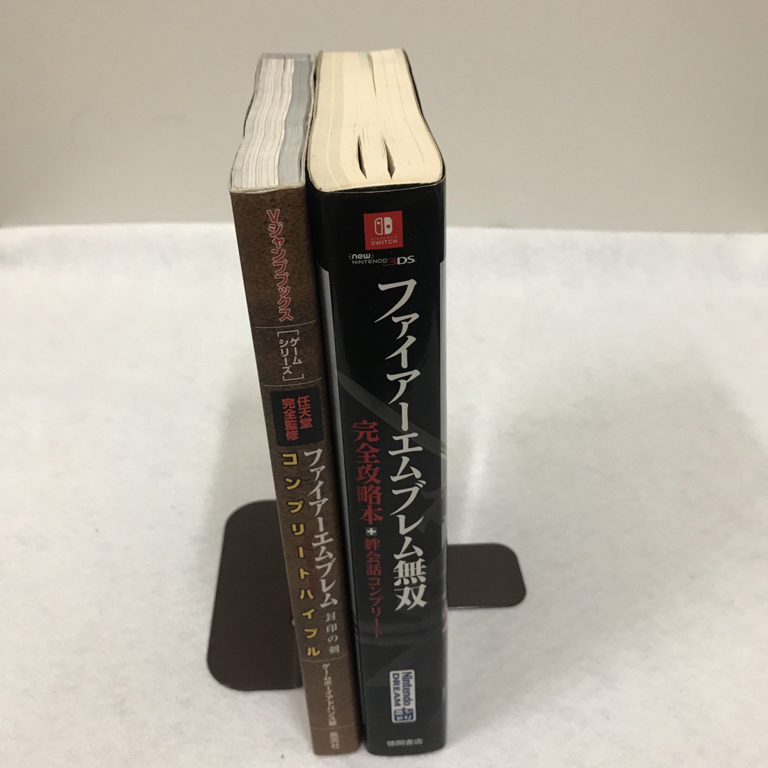 攻略本　ファイアーエムブレム　2冊セット エンタメ/ホビーの本(趣味/スポーツ/実用)の商品写真