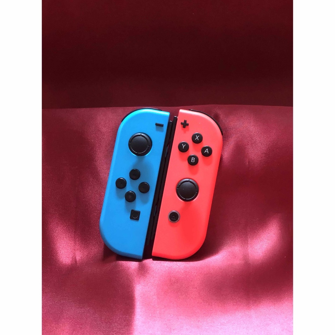 Nintendo Switch(ニンテンドースイッチ)の[安心保証]状態良品　純正ジョイコン　ネオンブルー Ｌ　ネオンレッド Ｒ エンタメ/ホビーのゲームソフト/ゲーム機本体(その他)の商品写真