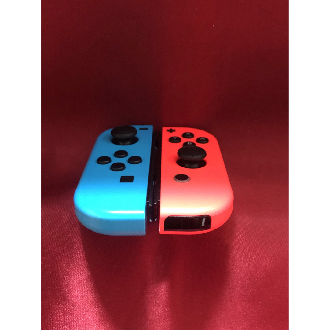 Nintendo Switch(ニンテンドースイッチ)の[安心保証]状態良品　純正ジョイコン　ネオンブルー Ｌ　ネオンレッド Ｒ エンタメ/ホビーのゲームソフト/ゲーム機本体(その他)の商品写真