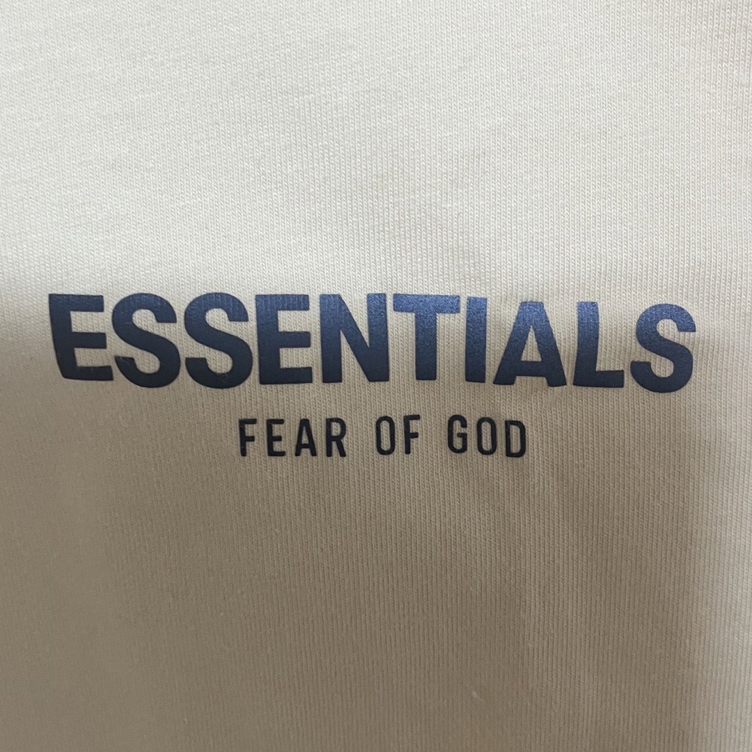 FEAR OF GOD(フィアオブゴッド)の送料込み！essentials ロンT L MR.PORTER限定カラー メンズのトップス(Tシャツ/カットソー(七分/長袖))の商品写真