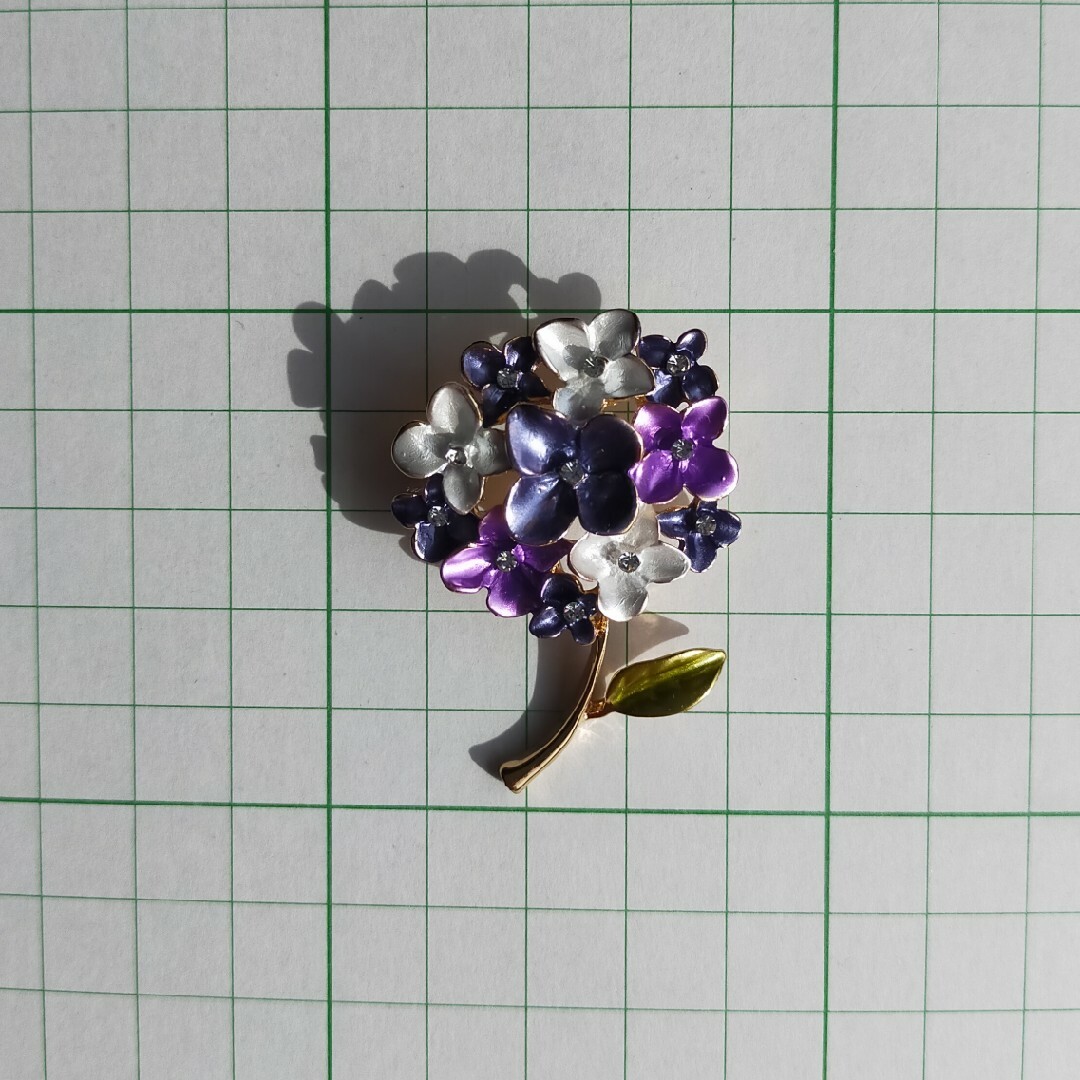 紫陽花ブローチ レディースのアクセサリー(ブローチ/コサージュ)の商品写真