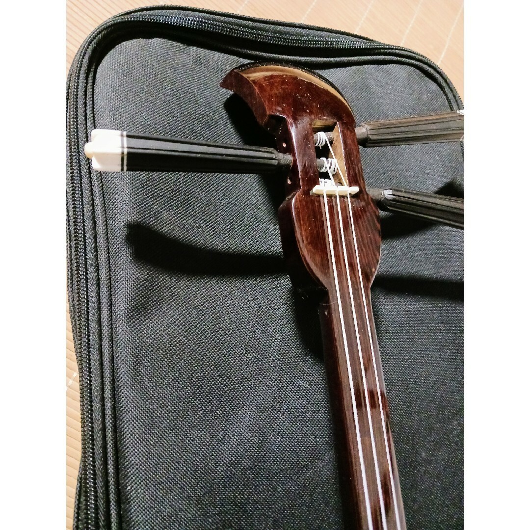 11月4日までの限定販売　沖縄　三線　紫檀　本皮強化張り　ケース付属品付き 楽器の和楽器(三線)の商品写真