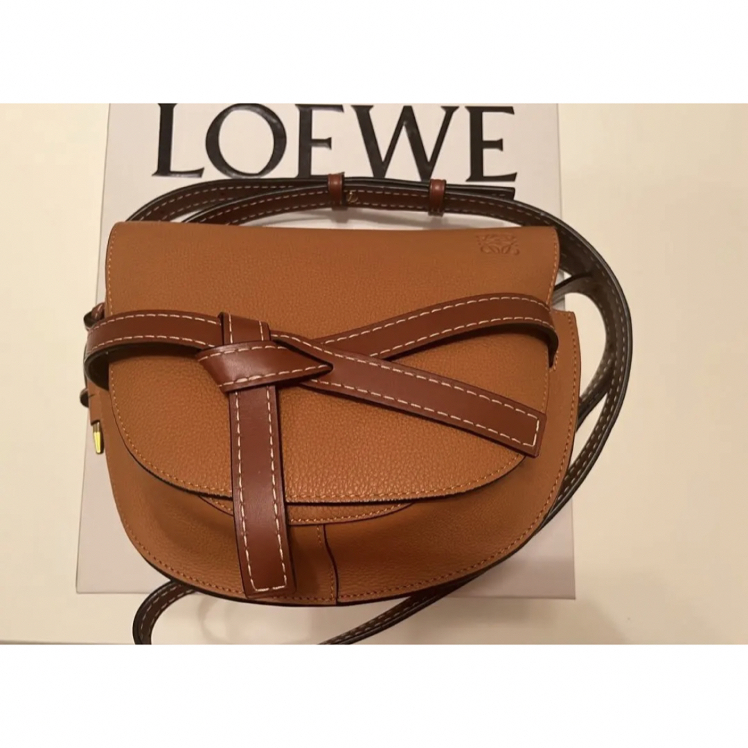 LOEWE(ロエベ)のLOEWE ゲートバッグ スモール  ソフトグレインカーフスキン レディースのバッグ(ショルダーバッグ)の商品写真