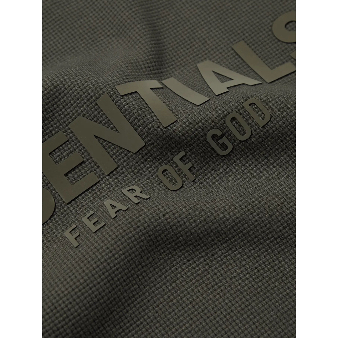 FEAR OF GOD(フィアオブゴッド)のエッセンシャルズ ワッフル ニット ラグビー シャツ オフ ブラック XS メンズのトップス(ポロシャツ)の商品写真