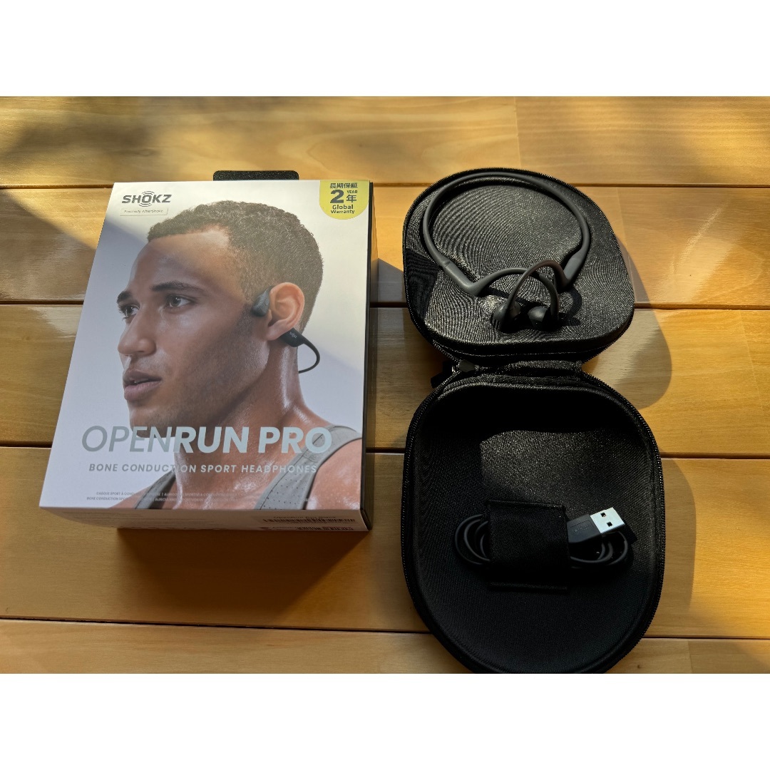 AFTERSHOKZ(アフターショックス)のSHOKZ OpenRun Pro Black 骨伝導イヤホン　 スマホ/家電/カメラのオーディオ機器(ヘッドフォン/イヤフォン)の商品写真