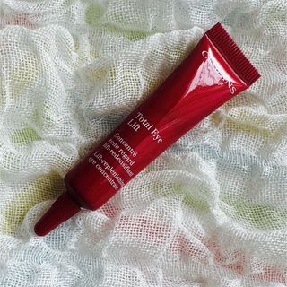 クラランス(CLARINS)のクラランス トータルアイインテンス 7g 目元用美容液 新品未開封(アイケア/アイクリーム)