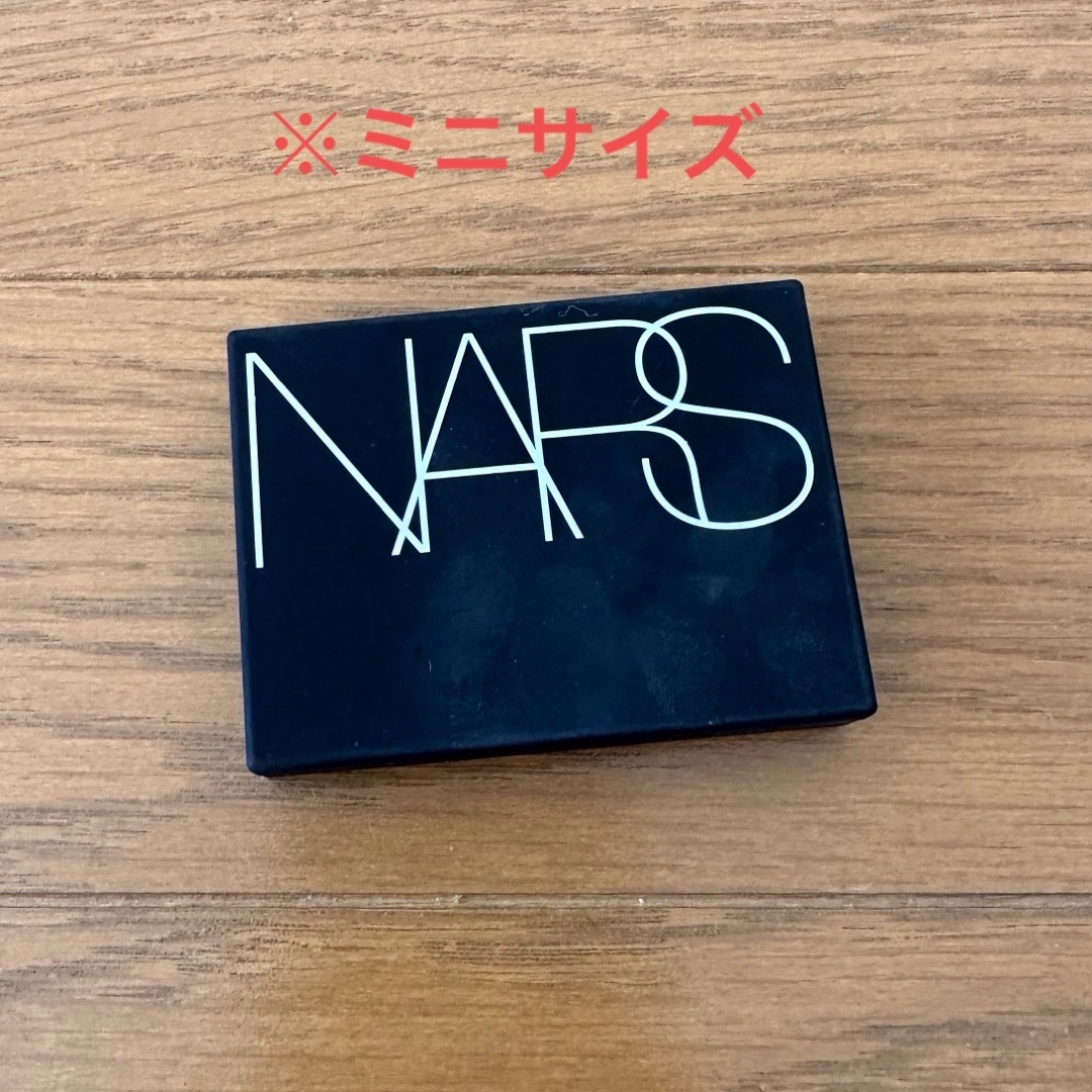 NARS(ナーズ)のNARS ライトリフレクティングセッティングパウダー プレスト N ミニサイズ コスメ/美容のベースメイク/化粧品(フェイスパウダー)の商品写真
