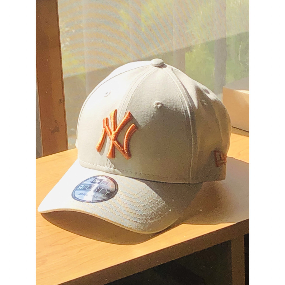 NEW ERA(ニューエラー)のNew Era ニューエラ 9Forty NY キャップ　ベージュ レディースの帽子(キャップ)の商品写真