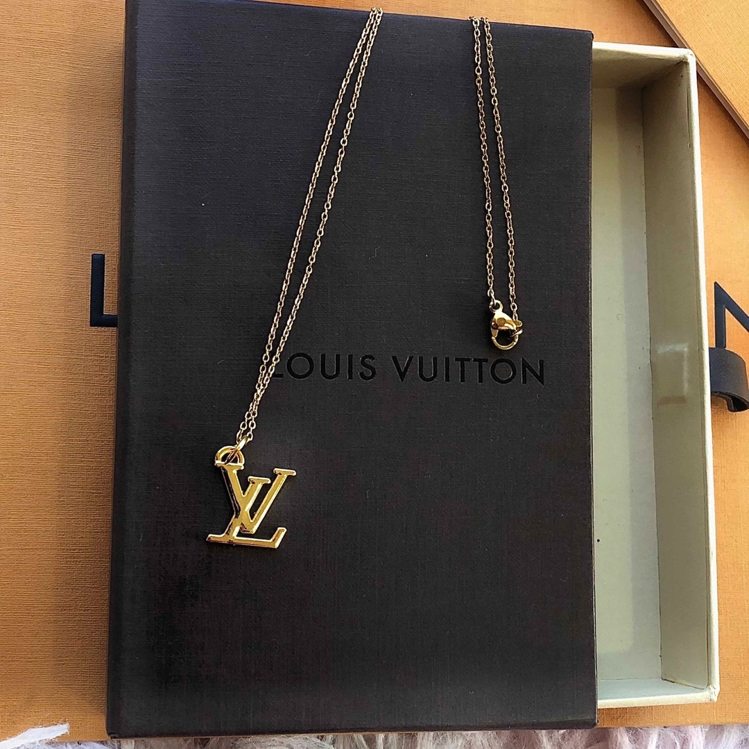 LOUIS VUITTON - ルイヴィトン LOUIS VUITTON ロゴチャーム ゴールド