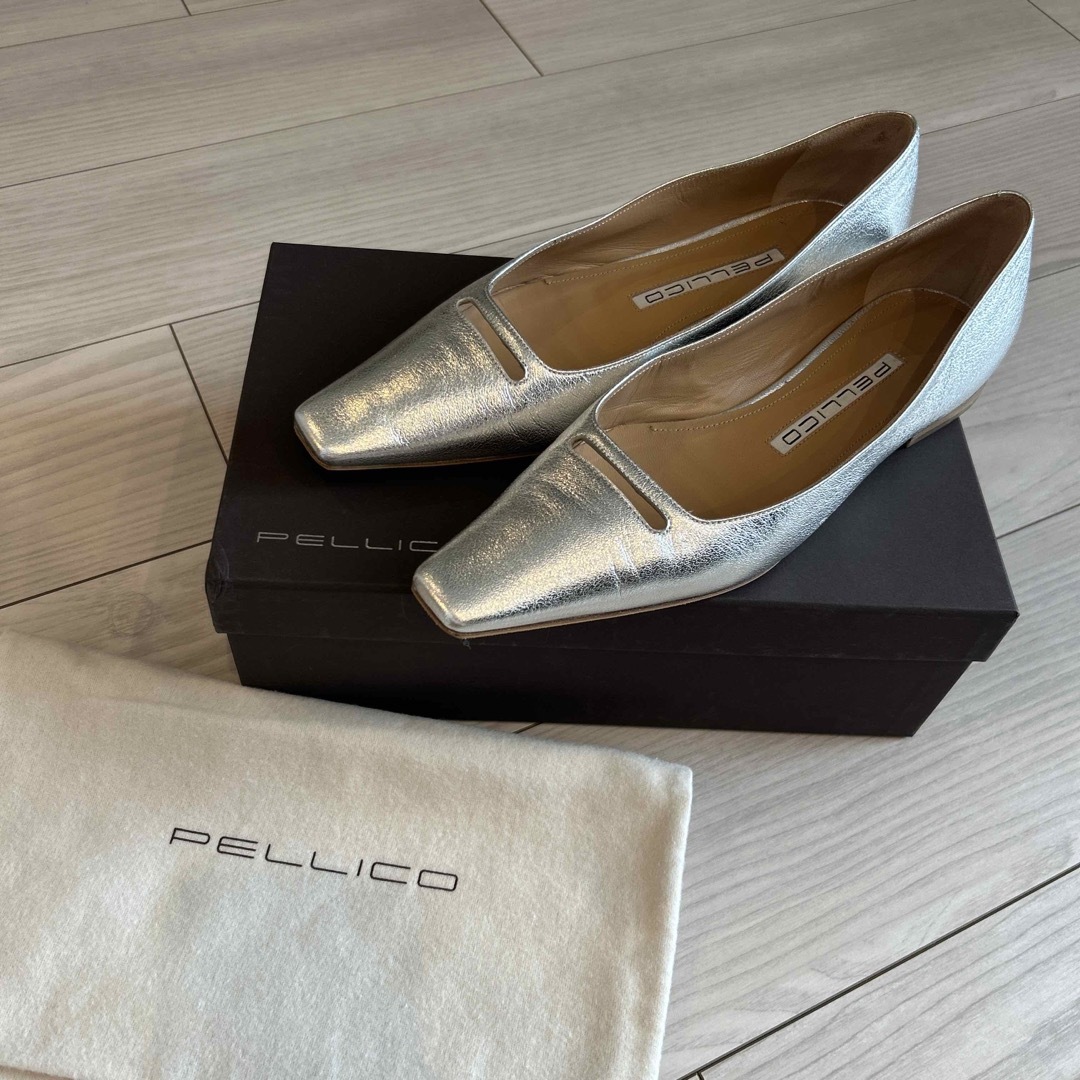 PELLICO(ペリーコ)の【美品】ペリーコ フラットパンプス シルバー 37 レディースの靴/シューズ(ハイヒール/パンプス)の商品写真