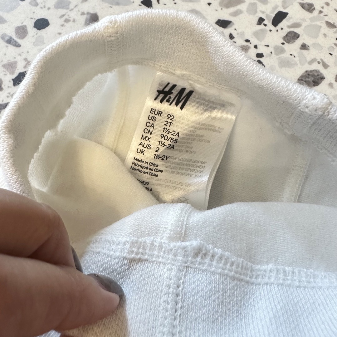 H&M(エイチアンドエム)の H&M キッズ　タイツハート柄　未使用 キッズ/ベビー/マタニティのこども用ファッション小物(靴下/タイツ)の商品写真