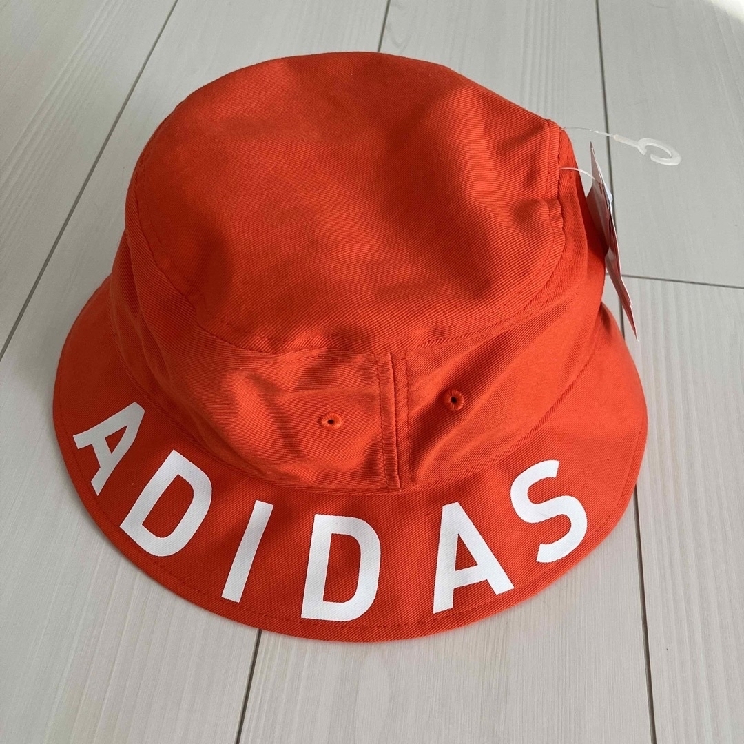 adidas(アディダス)のアディダス adidas バケットハット オレンジ レディースの帽子(ハット)の商品写真