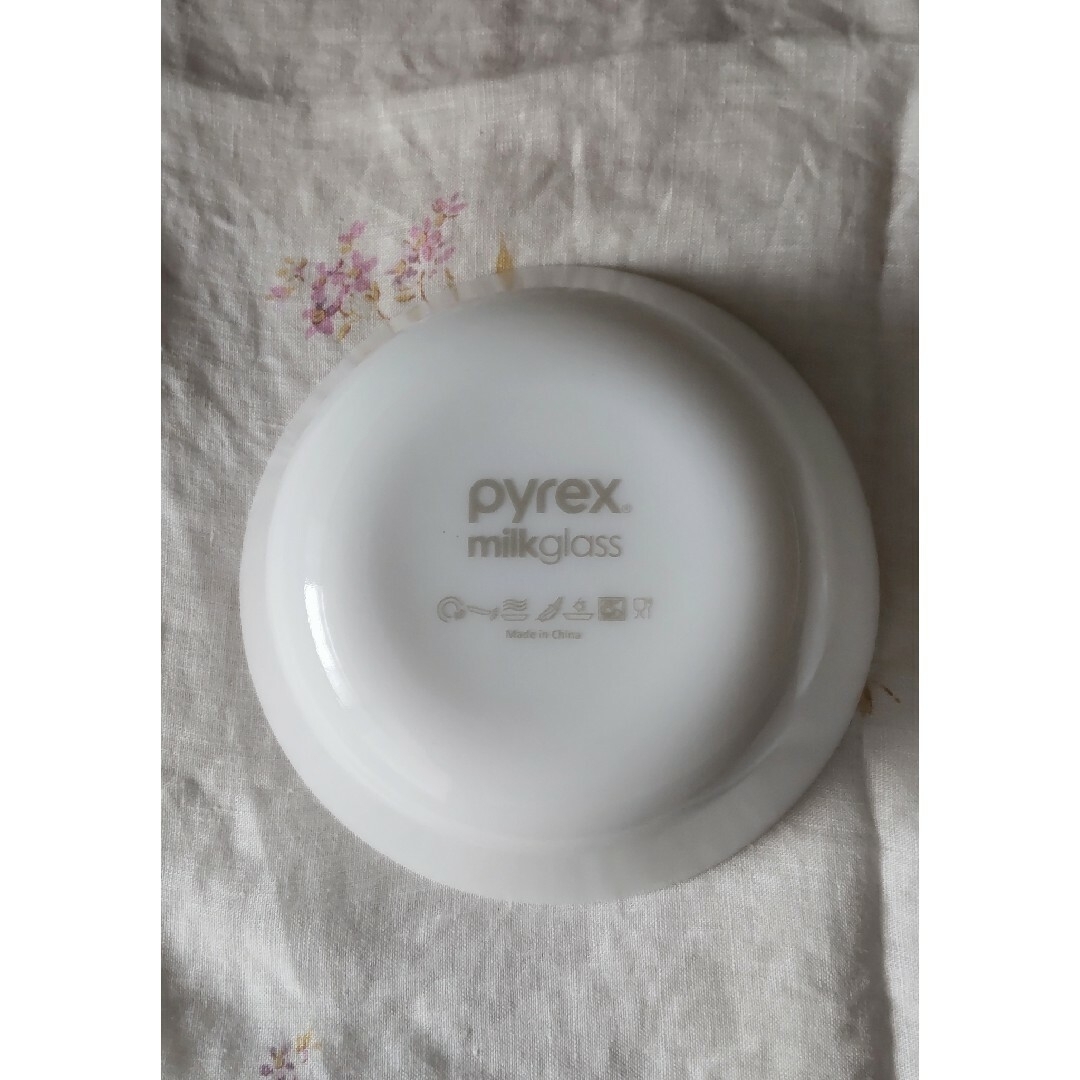 Pyrex(パイレックス)のPYREX パイレックス ミルクグラス スープボウル 15cm インテリア/住まい/日用品のキッチン/食器(食器)の商品写真