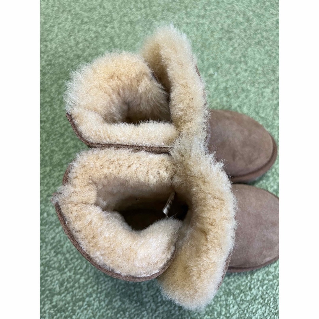 UGG(アグ)の【UGG】ブーツ キッズ/ベビー/マタニティのキッズ靴/シューズ(15cm~)(ブーツ)の商品写真