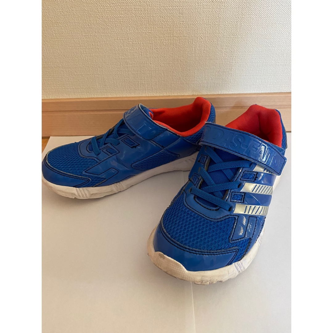 adidas(アディダス)のadidas キッズスニーカー　21.5 キッズ/ベビー/マタニティのキッズ靴/シューズ(15cm~)(スニーカー)の商品写真