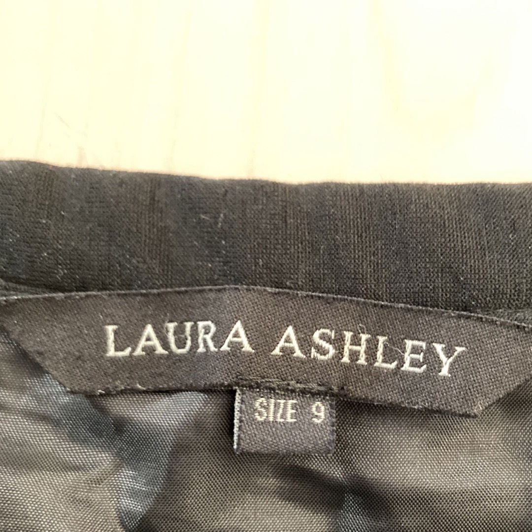 LAURA ASHLEY(ローラアシュレイ)のLAURA ASHLEY ローラアシュレイ  スカート 黒　ブラック　プリーツ レディースのスカート(ひざ丈スカート)の商品写真