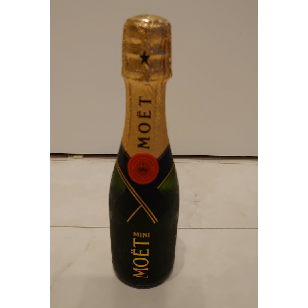 MOËT & CHANDON(モエエシャンドン)のモエ エ シャンドン ブリュット アンペリアル クォーター 正規品 200ml  食品/飲料/酒の酒(シャンパン/スパークリングワイン)の商品写真