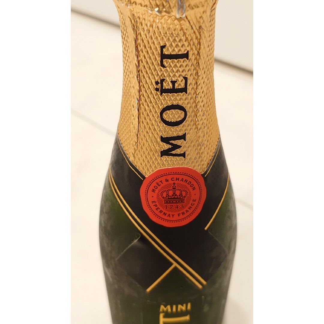 MOËT & CHANDON(モエエシャンドン)のモエ エ シャンドン ブリュット アンペリアル クォーター 正規品 200ml  食品/飲料/酒の酒(シャンパン/スパークリングワイン)の商品写真