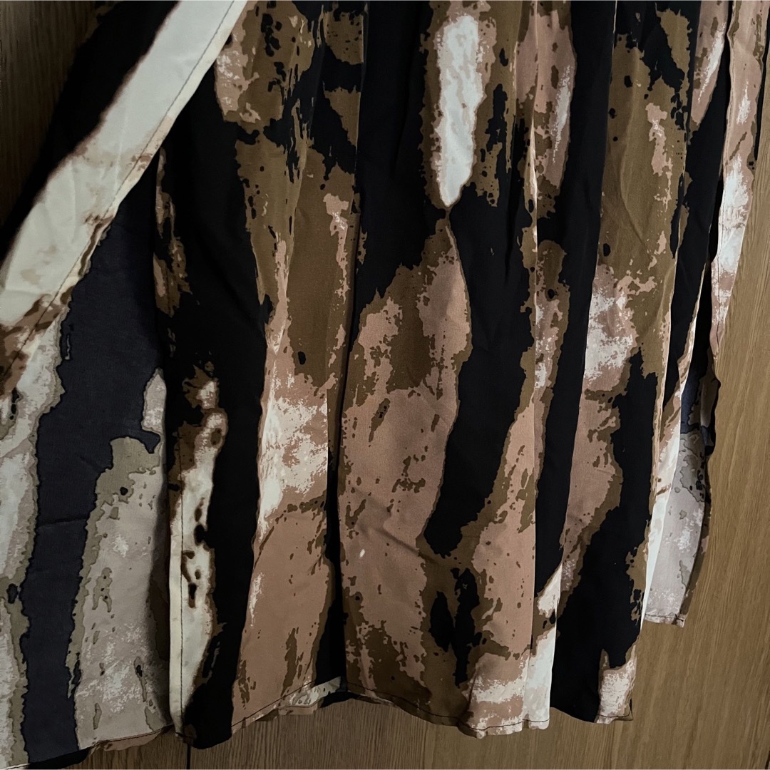 SHEIN オールオーバープリント ハイスプリット ワイドレッグパンツ ブラウン レディースのパンツ(カジュアルパンツ)の商品写真