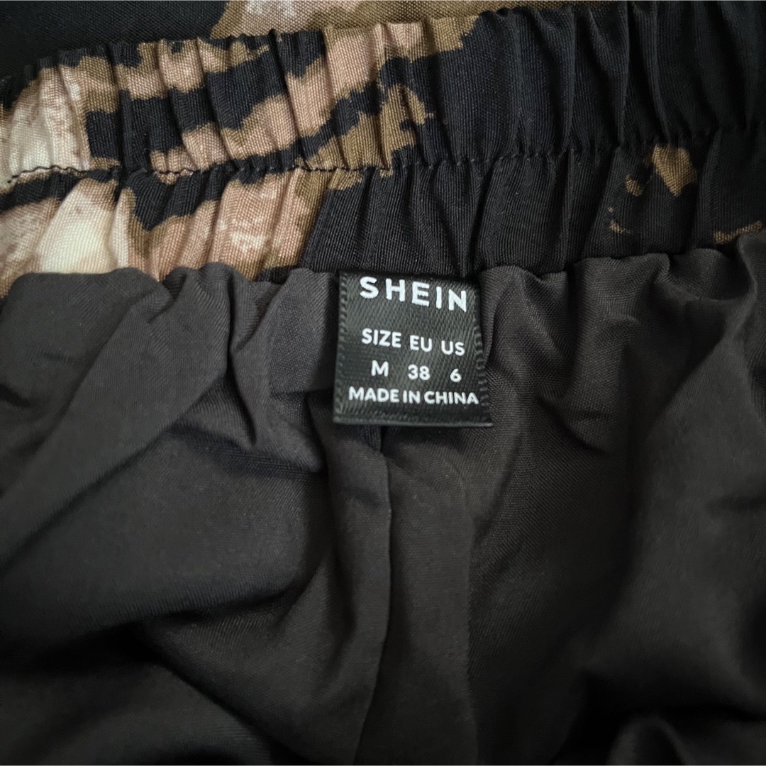SHEIN オールオーバープリント ハイスプリット ワイドレッグパンツ ブラウン レディースのパンツ(カジュアルパンツ)の商品写真