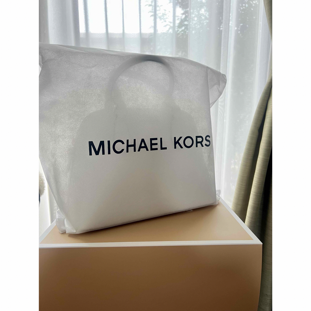 Michael Kors(マイケルコース)のMICHAEL KORS VERONICA ドーム サッチェル ミディアム レディースのバッグ(ハンドバッグ)の商品写真