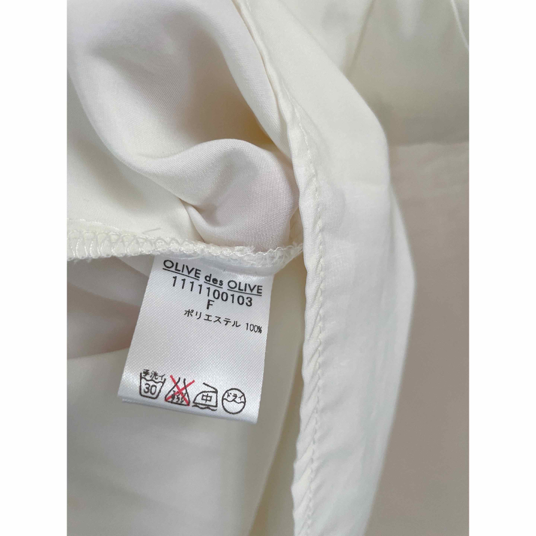 OLIVEdesOLIVE(オリーブデオリーブ)のOLIVE des OLIVE オリーブデオリーブ　ホワイト　ブラウス　トップス レディースのトップス(シャツ/ブラウス(半袖/袖なし))の商品写真