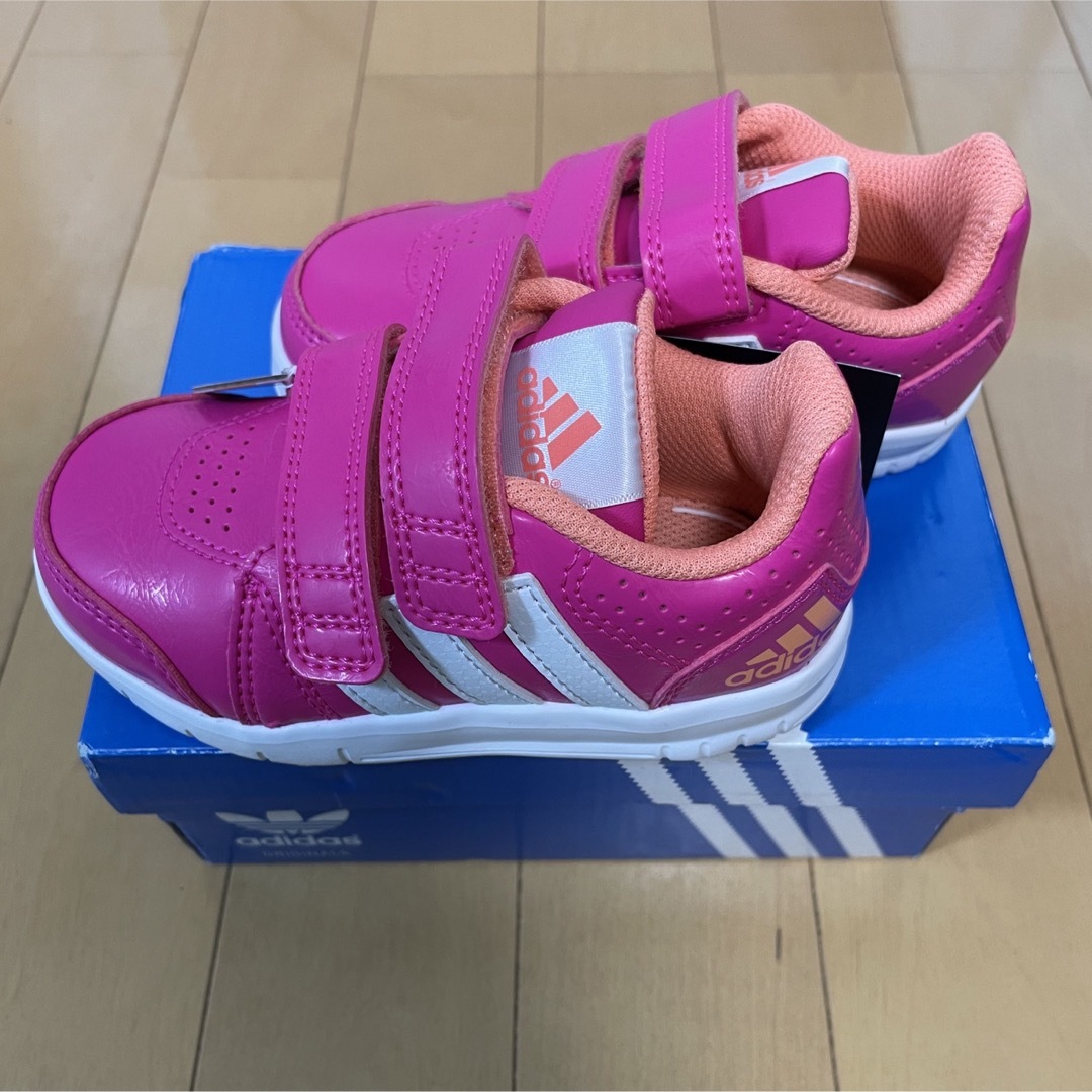 adidas(アディダス)のadidas kidsスニーカー キッズ/ベビー/マタニティのベビー靴/シューズ(~14cm)(スニーカー)の商品写真