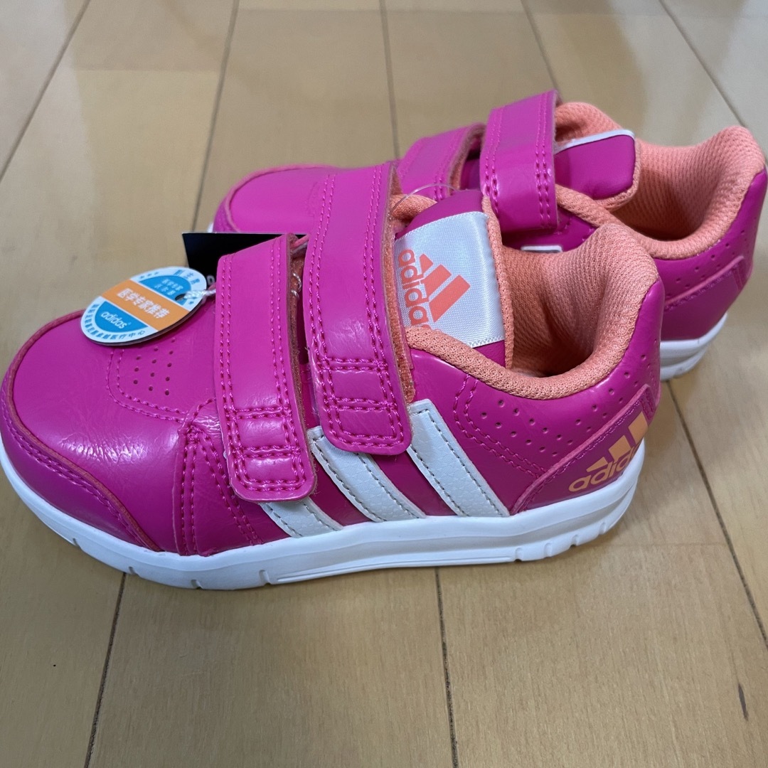 adidas(アディダス)のadidas kidsスニーカー キッズ/ベビー/マタニティのベビー靴/シューズ(~14cm)(スニーカー)の商品写真