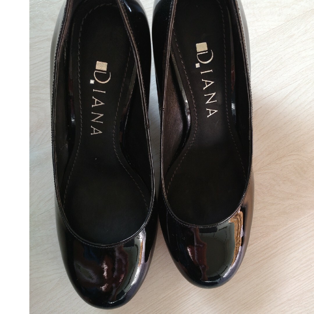 DIANA(ダイアナ)の未使用 値下げ！ DIANAエナメルパンプス22cm レディースの靴/シューズ(ハイヒール/パンプス)の商品写真