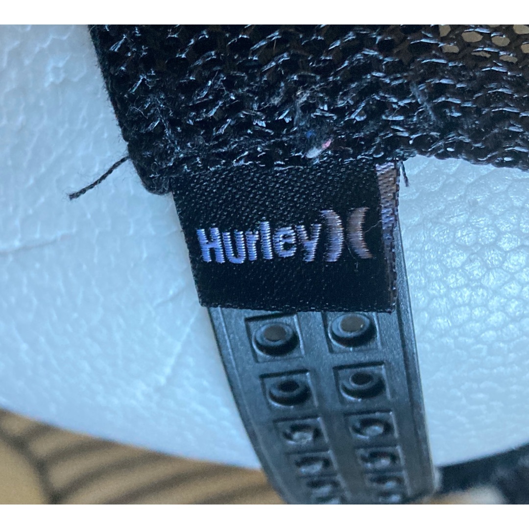 Hurley(ハーレー)のサーフブランド　hurley　かっこイイツートーンカラーメッシュキャップ帽子 スポーツ/アウトドアのスポーツ/アウトドア その他(サーフィン)の商品写真