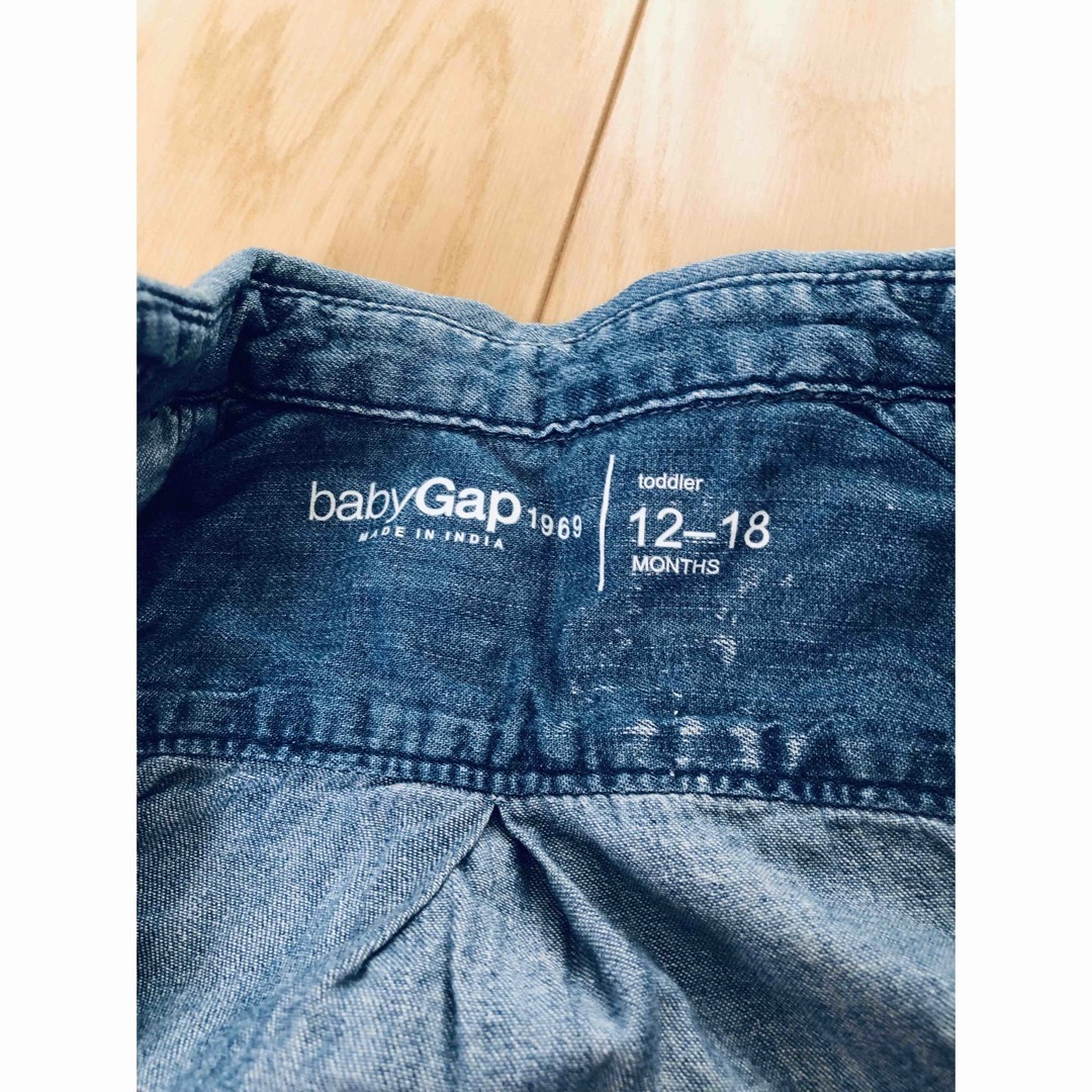 babyGAP(ベビーギャップ)のBaby GAP♫ デニムシャツ　12〜18MONTHS キッズ/ベビー/マタニティのキッズ服男の子用(90cm~)(ジャケット/上着)の商品写真