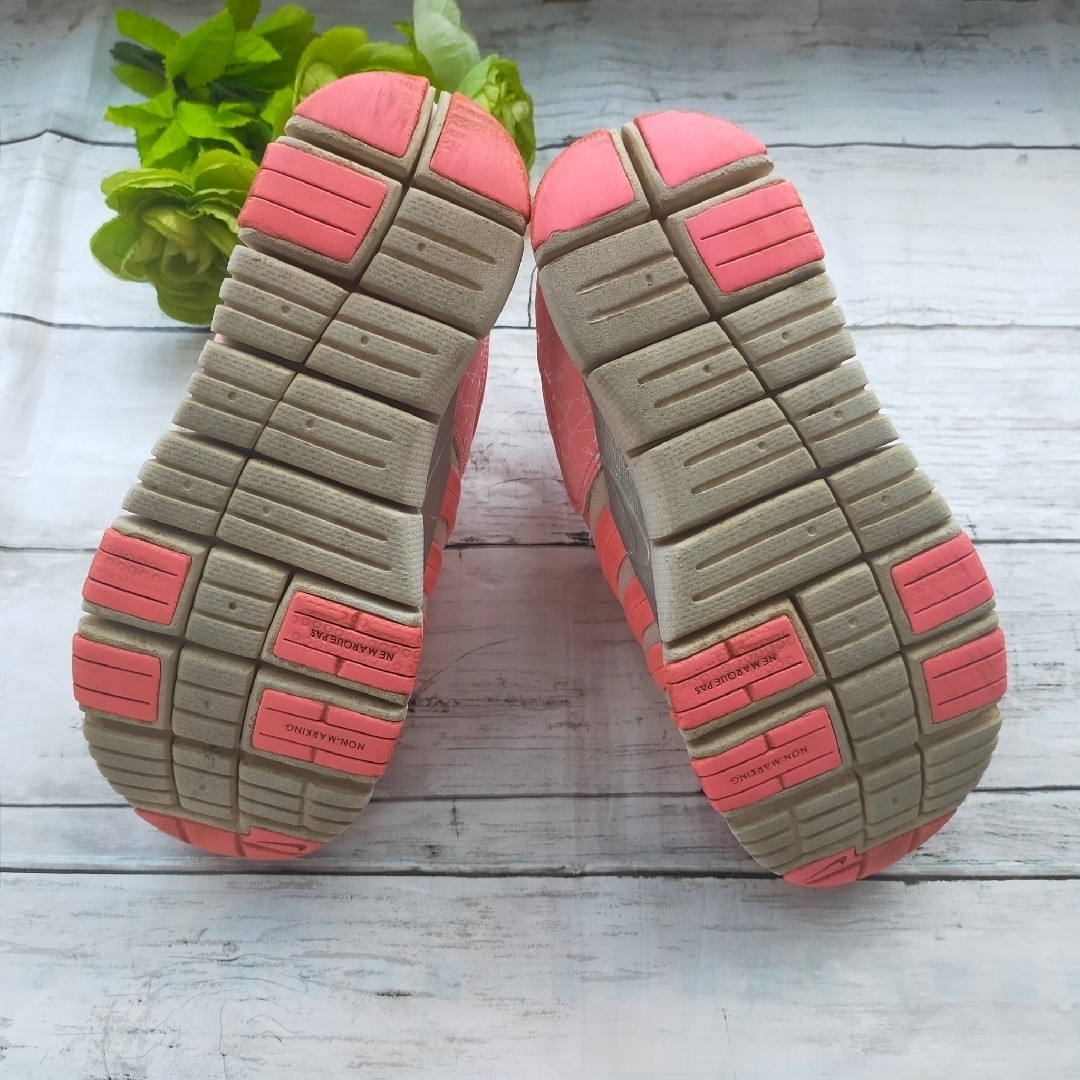 NIKE(ナイキ)のナイキ キッズ ダイナモフリー スニーカー 21cm ピンク 女の子 運動靴 キッズ/ベビー/マタニティのキッズ靴/シューズ(15cm~)(スニーカー)の商品写真