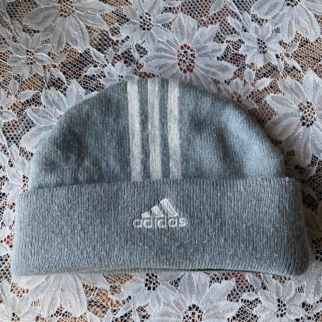 adidas(アディダス)のadidasニット帽 メンズの帽子(ニット帽/ビーニー)の商品写真