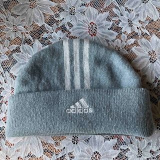 アディダス(adidas)のadidasニット帽(ニット帽/ビーニー)