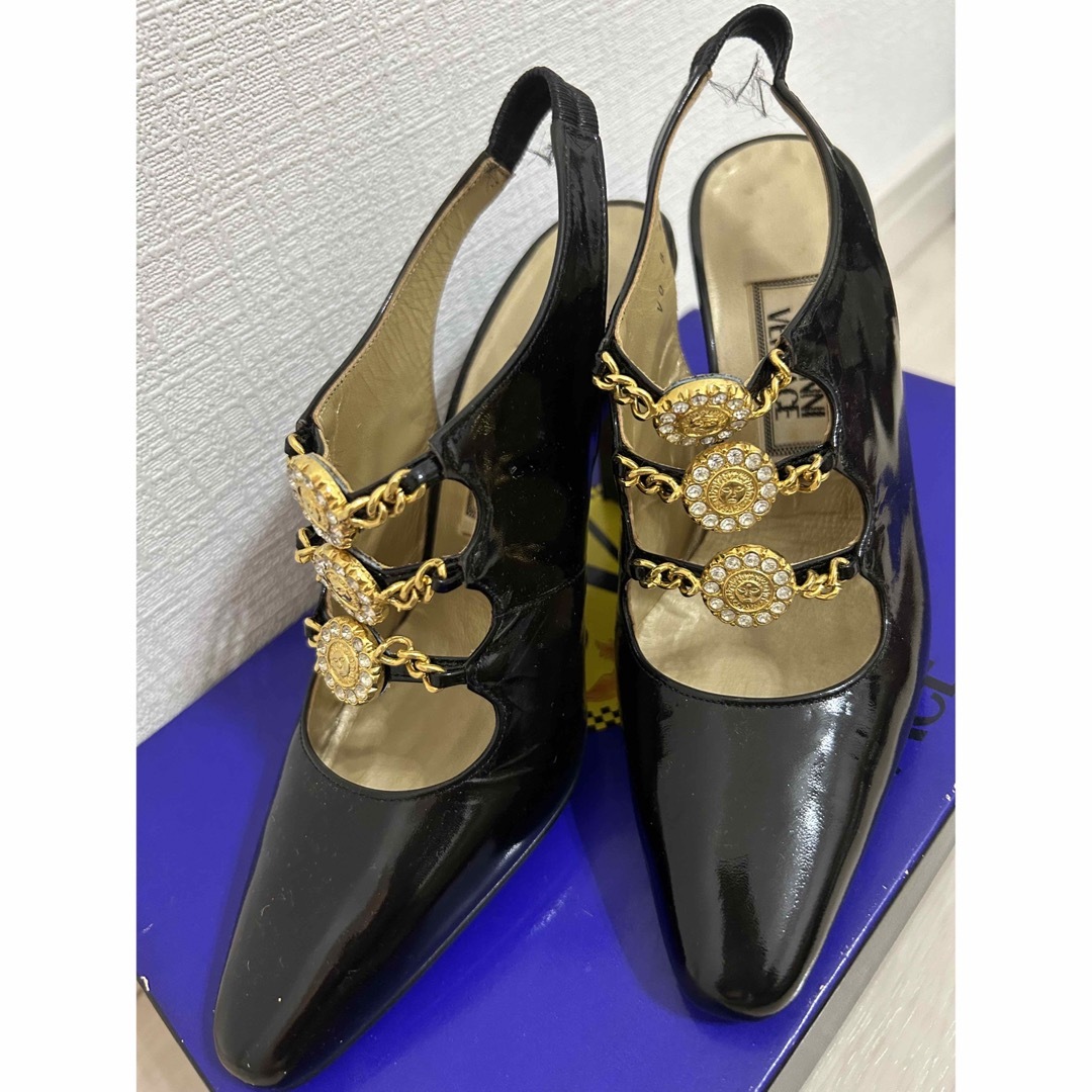 ベルサーチ ヒール 黒