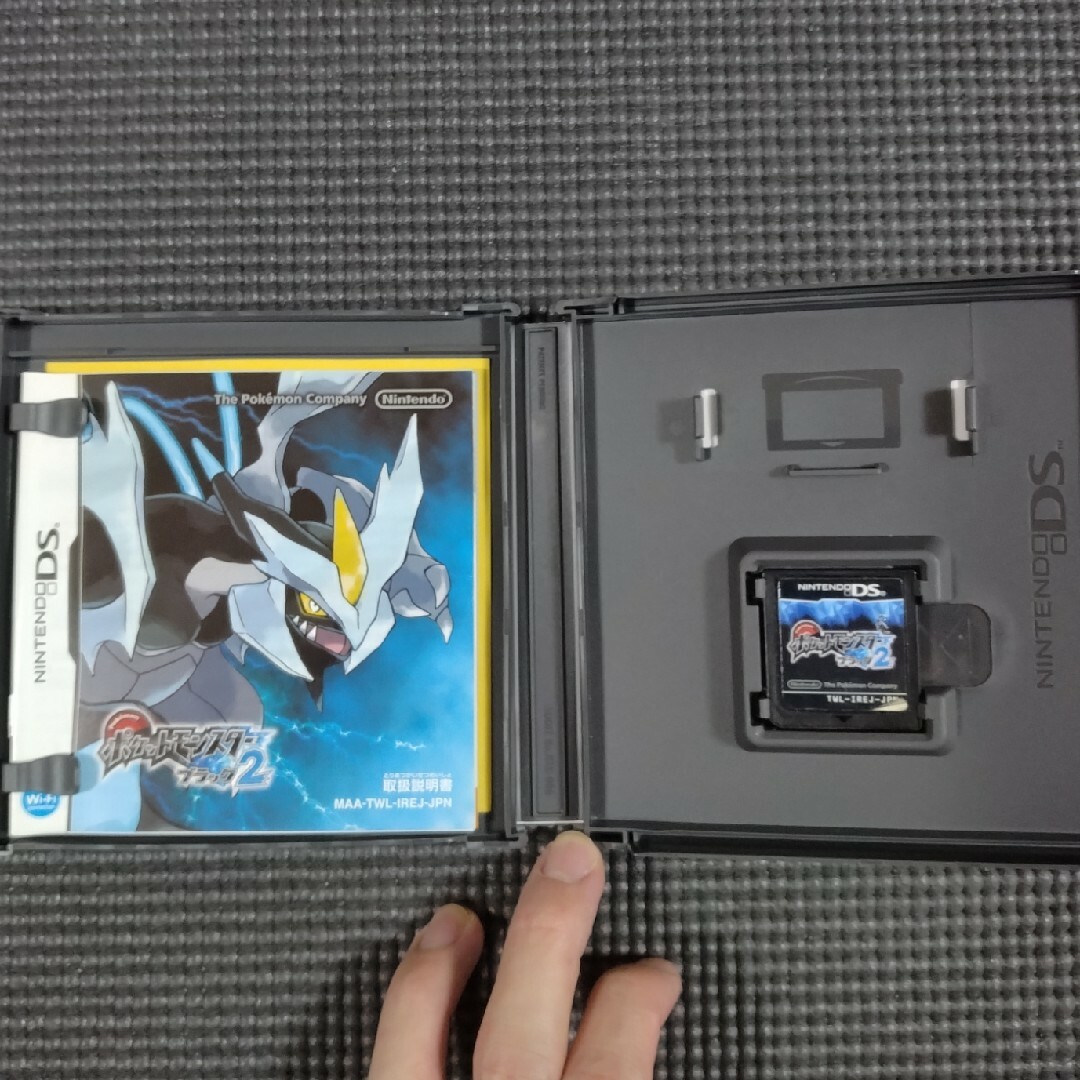 任天堂(ニンテンドウ)のポケットモンスターブラック2 DS エンタメ/ホビーのゲームソフト/ゲーム機本体(携帯用ゲームソフト)の商品写真