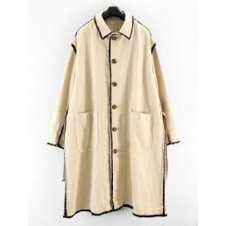 コモリ(COMOLI)のKHOKI Line painted coat ステンカラーコート(ステンカラーコート)