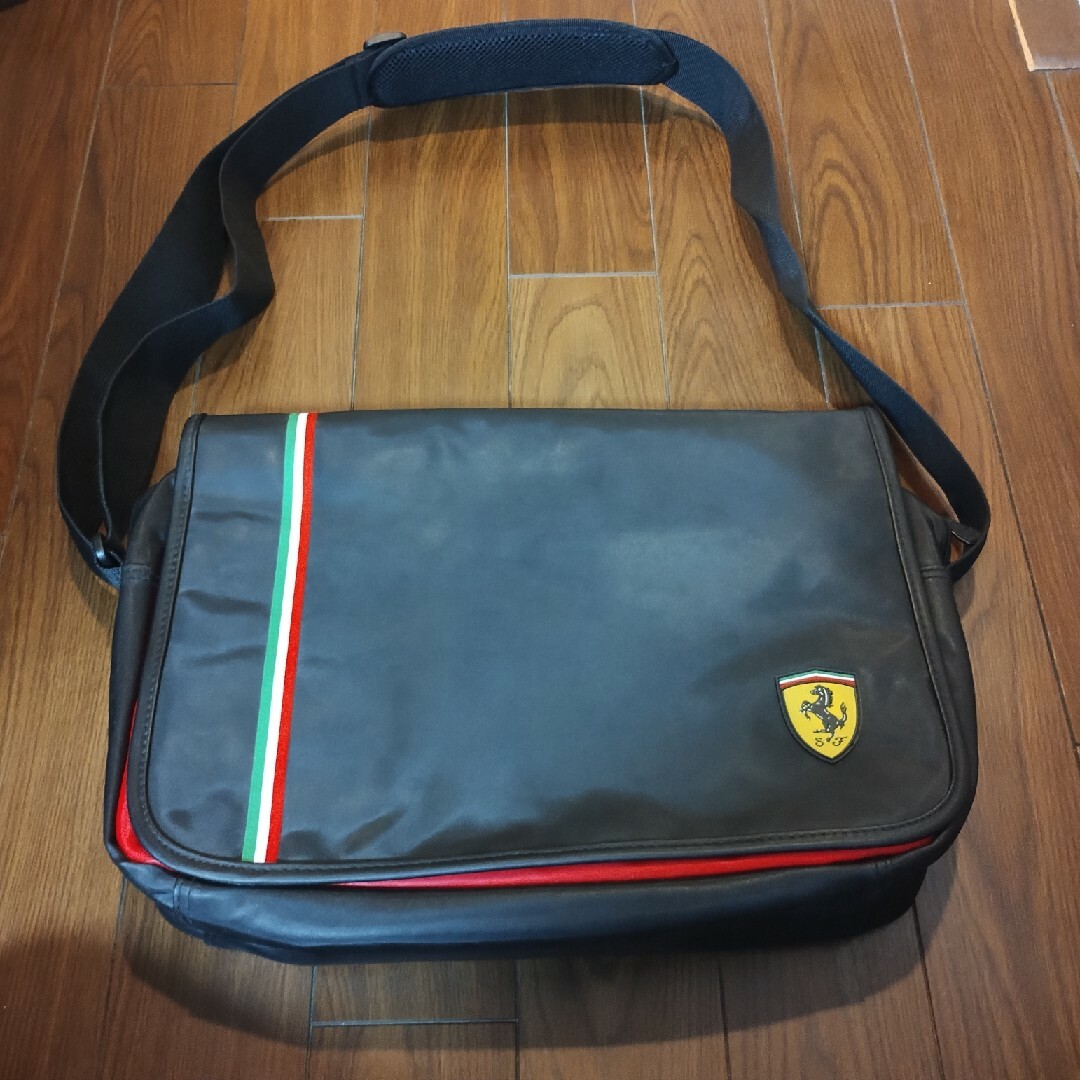 Ferrari(フェラーリ)のフェラーリーカバン メンズのバッグ(メッセンジャーバッグ)の商品写真