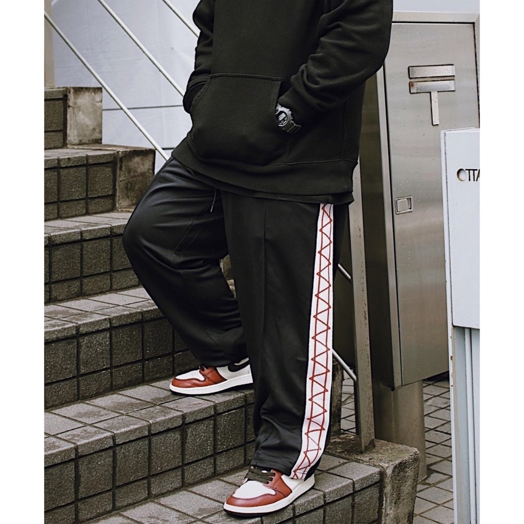 MFC STORE DOBON TRACK PANTS EXAMPLE