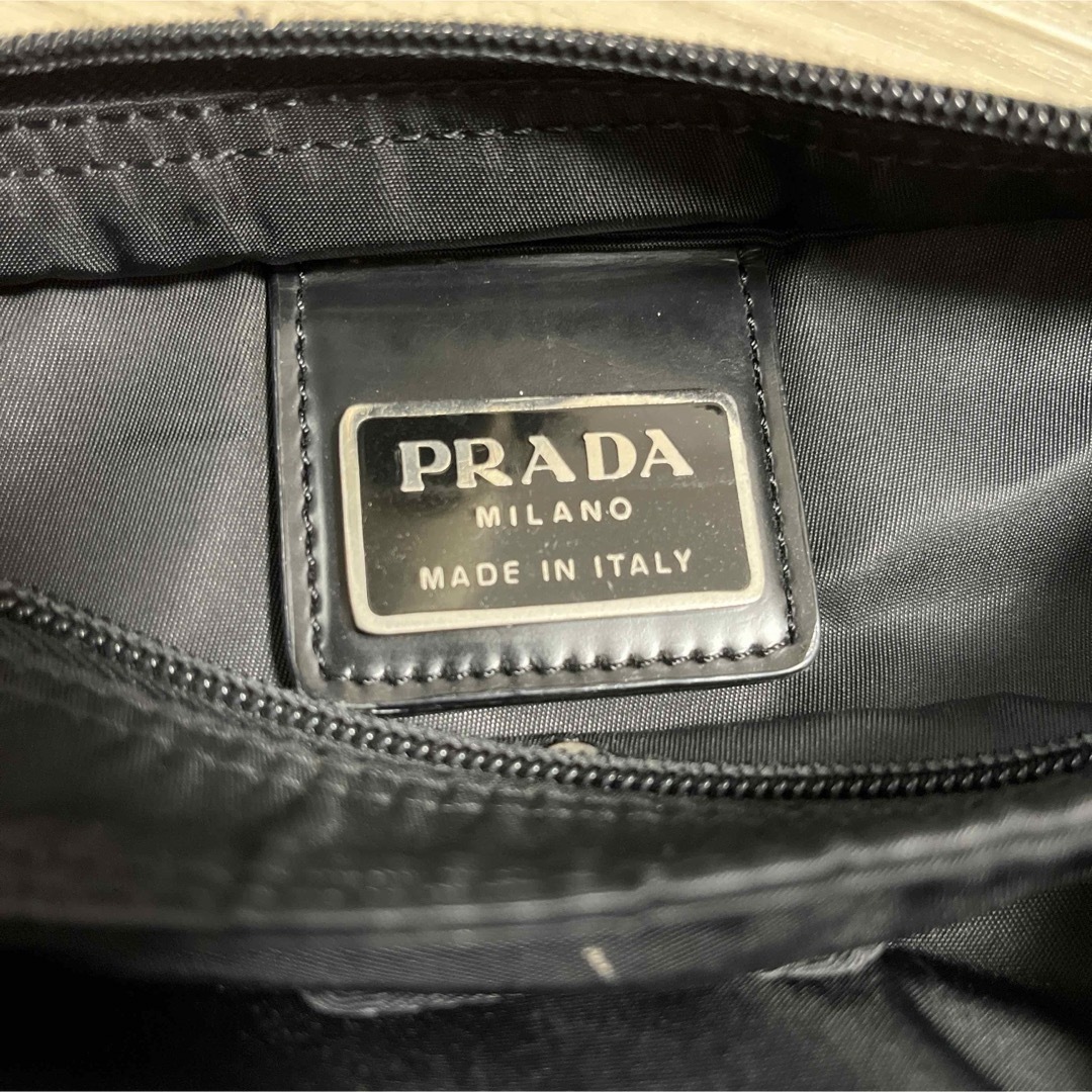 PRADA　プラダ　ショルダーバッグ　三角ロゴプレート　ブラック